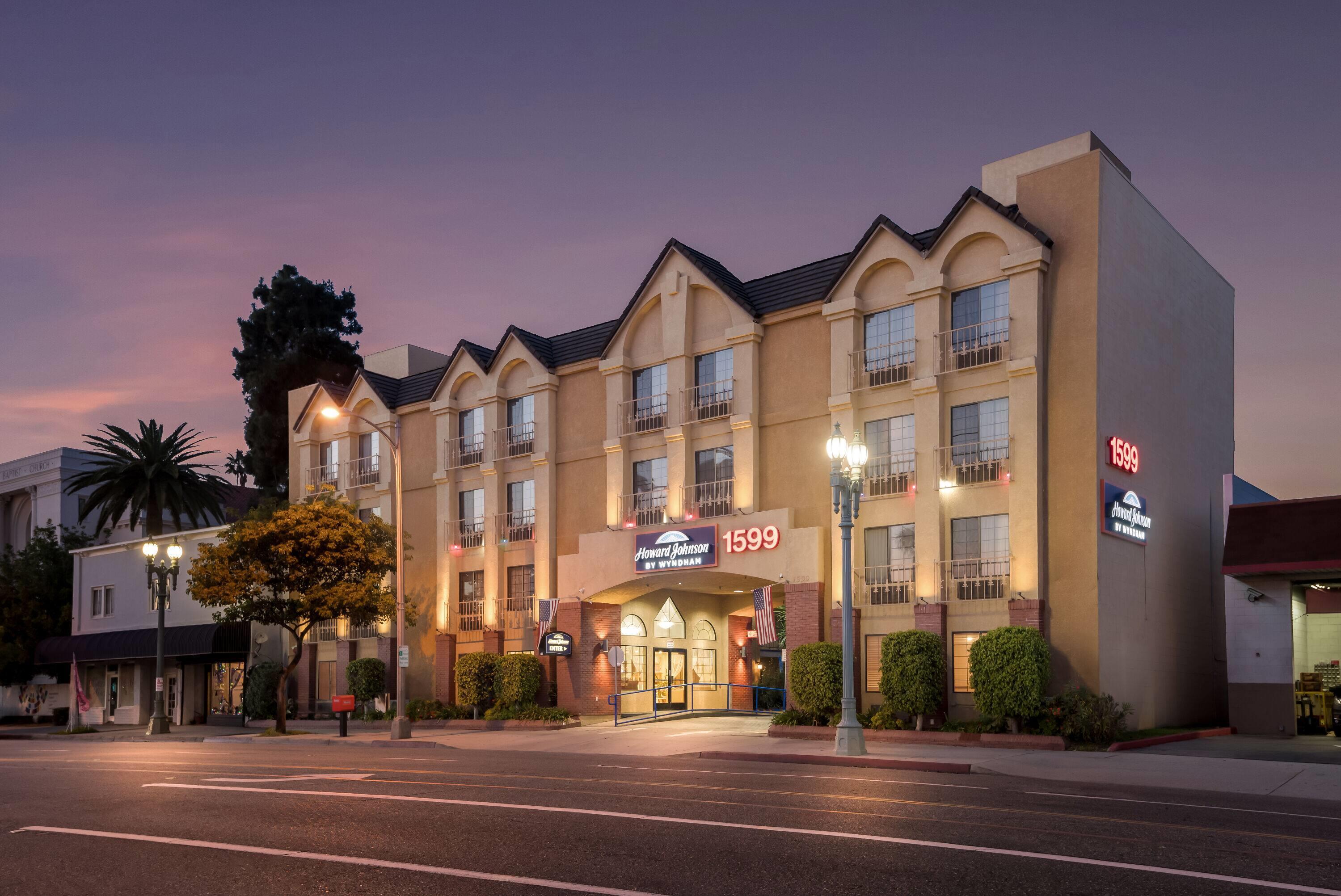Exterior | Howard Johnson by Wyndham Pasadena