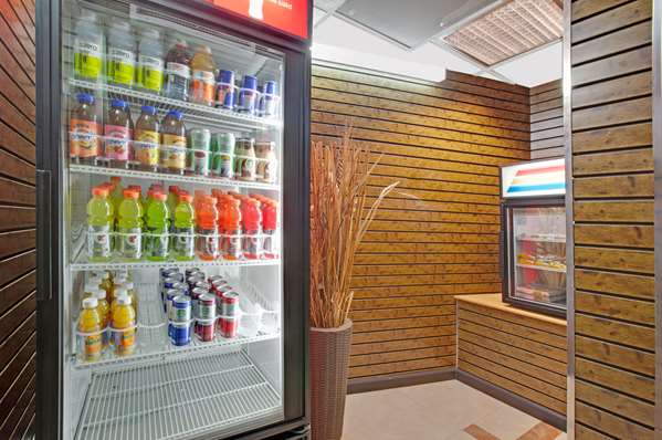  - Ramada Hotel Bronx - I-95, Exit 13