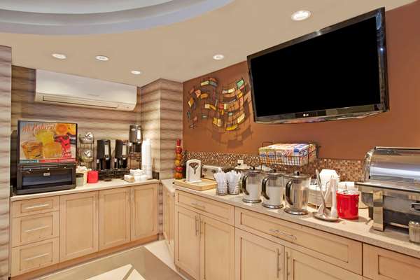  - Ramada Hotel Bronx - I-95, Exit 13