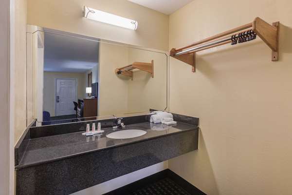  - Days Inn Natchitoches - I-49, Exit 138