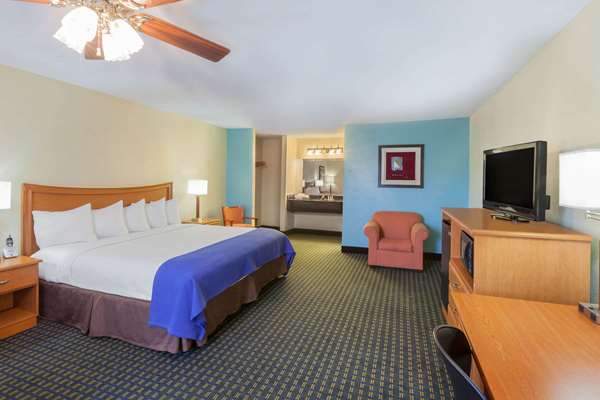 Suite - Days Inn Natchitoches - I-49, Exit 138