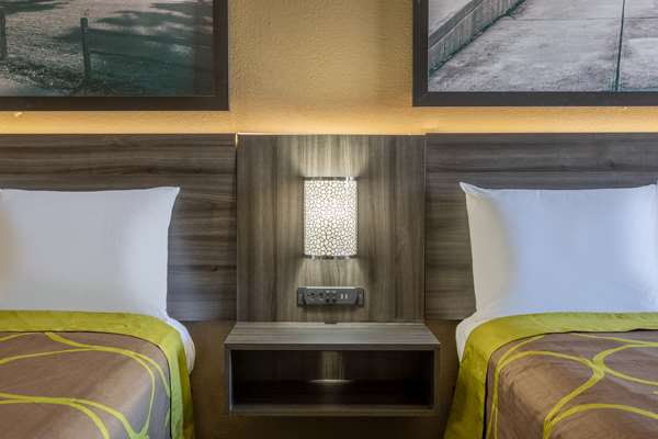  - Super 8 Motel McDonough - I-75, Exit 218