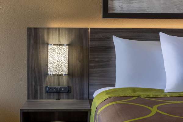  - Super 8 Motel McDonough - I-75, Exit 218