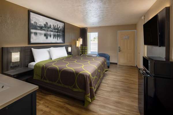  - Super 8 Motel McDonough - I-75, Exit 218