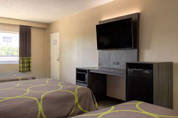  - Super 8 Motel McDonough - I-75, Exit 218