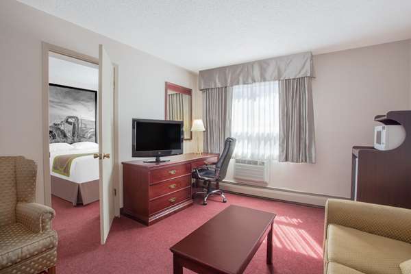 Suite - Super 8 Motel Lethbridge