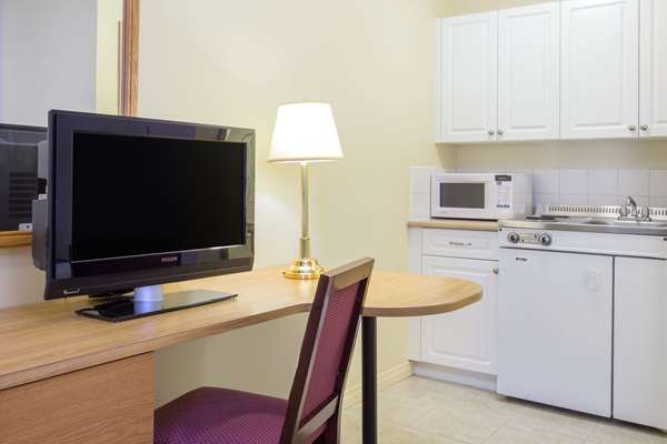 Suite - Super 8 Motel Lethbridge