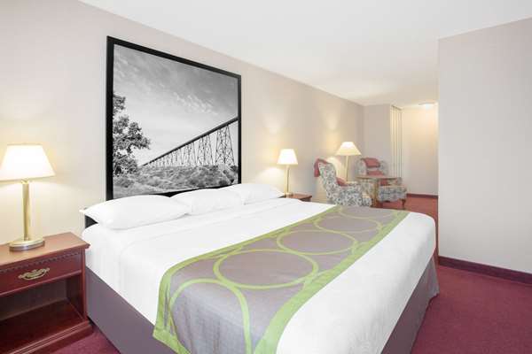  - Super 8 Motel Lethbridge