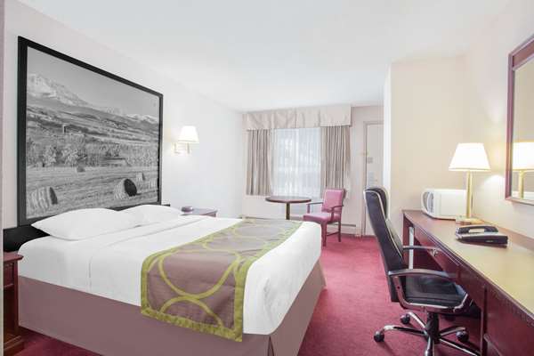  - Super 8 Motel Lethbridge