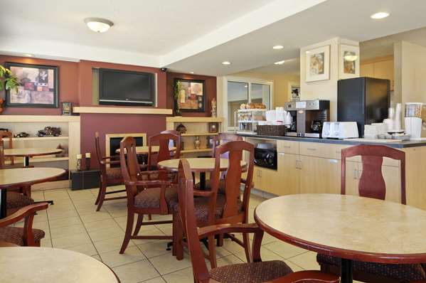  - Super 8 Motel Lethbridge