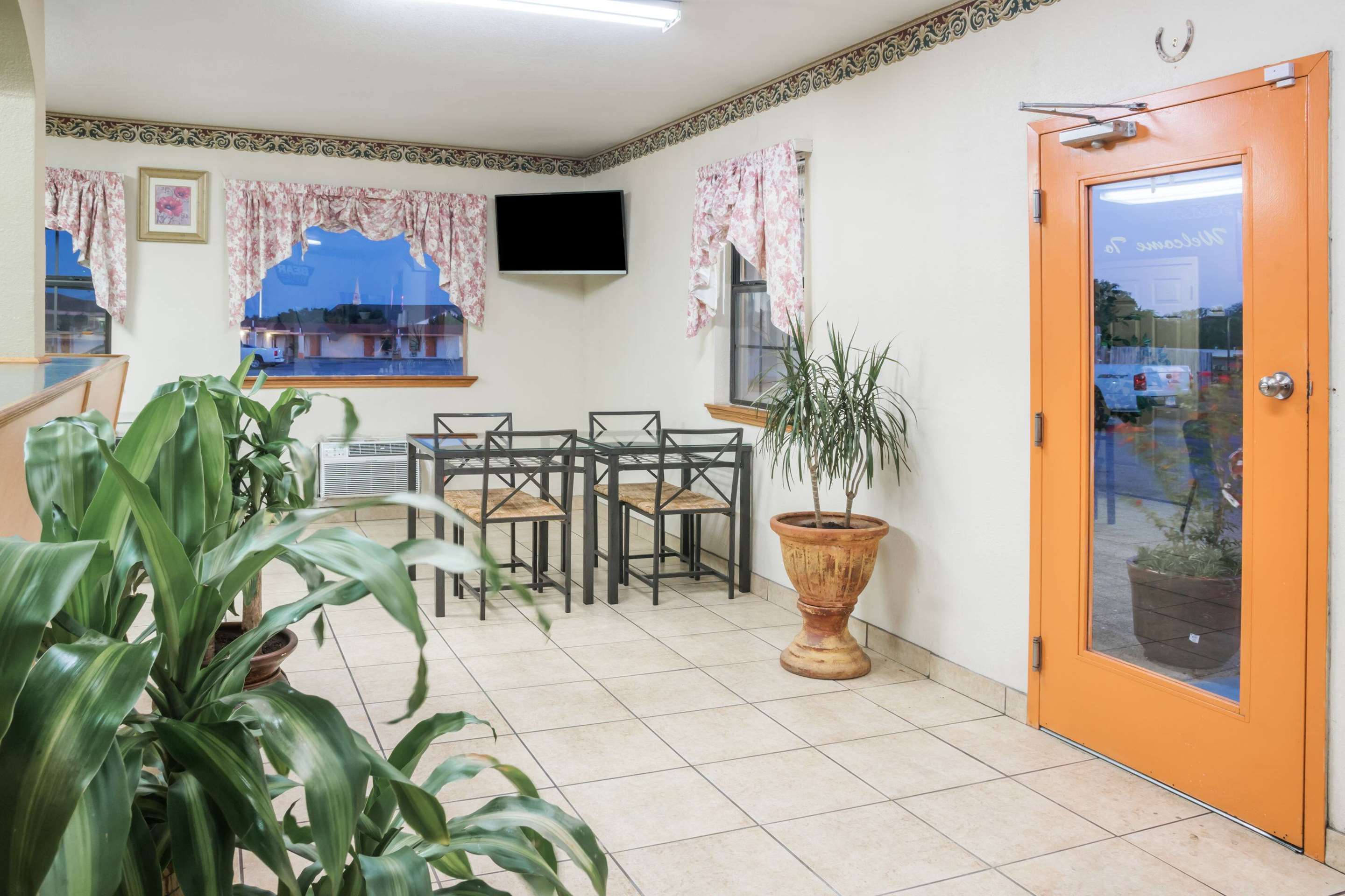 Lobby | Travelodge by Wyndham Temple