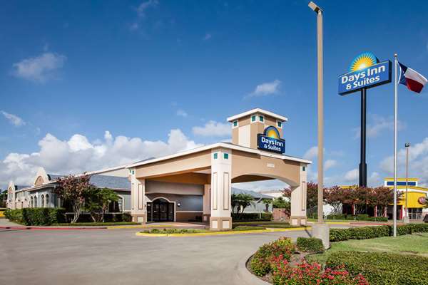 Exterior view - Days Inn & Suites Corpus Christi South