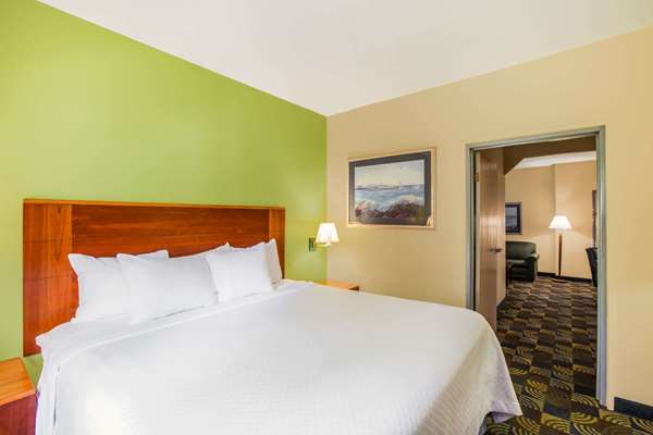 Suite - Days Inn & Suites Corpus Christi South