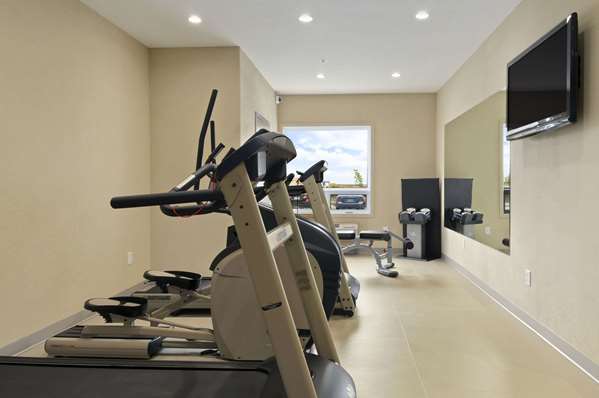 Fitness/ Exercise Room - Days Inn Regina Airport