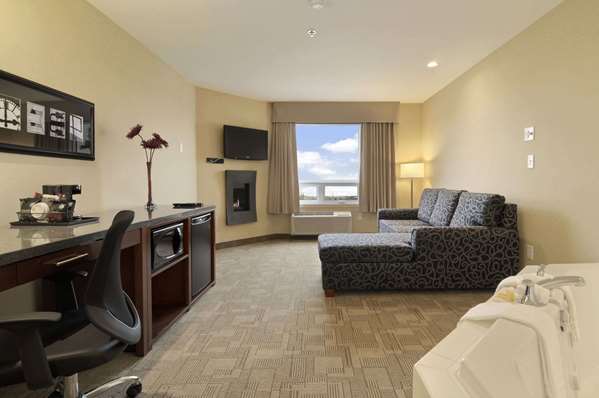 Suite - Days Inn Regina Airport