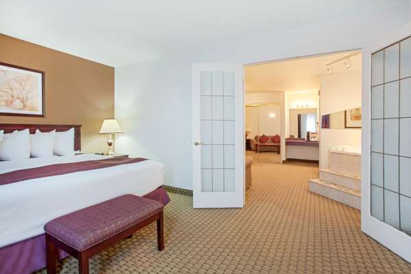 Suite - Ramada Inn & Suites Red Deer