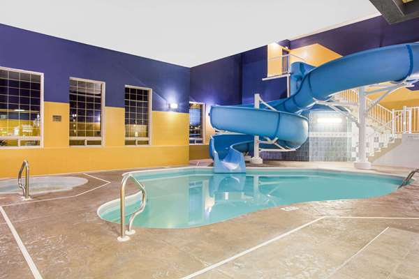 Pool - Ramada Inn & Suites Red Deer