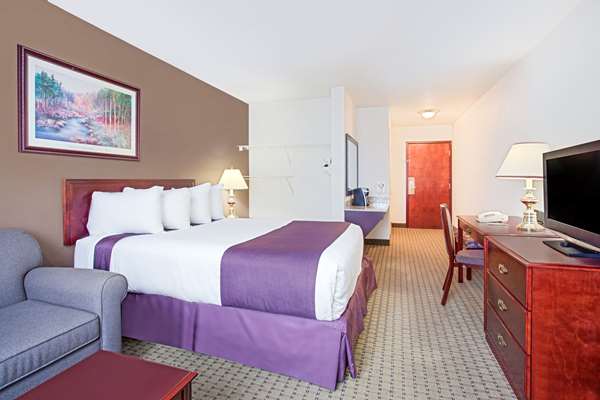 Suite - Ramada Inn & Suites Red Deer