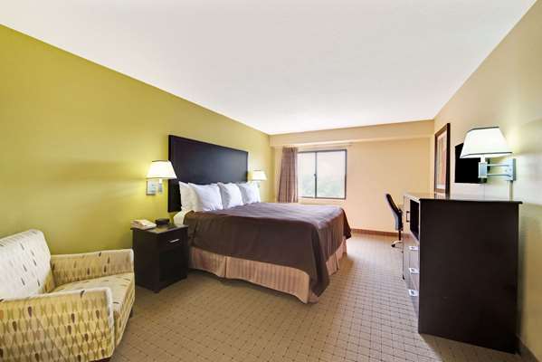  - Days Inn DeSoto - I-35, Exit 416