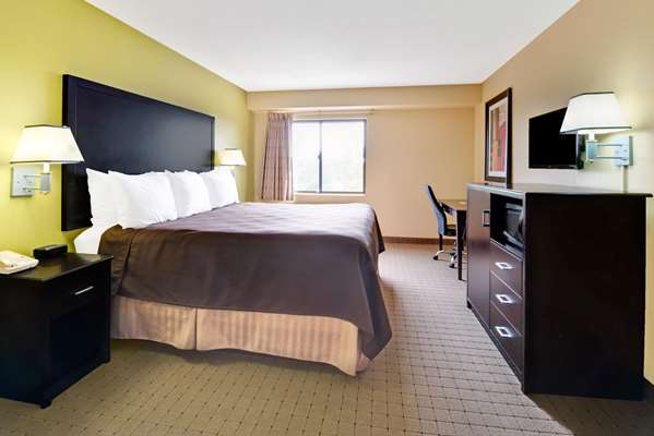  - Days Inn DeSoto - I-35, Exit 416