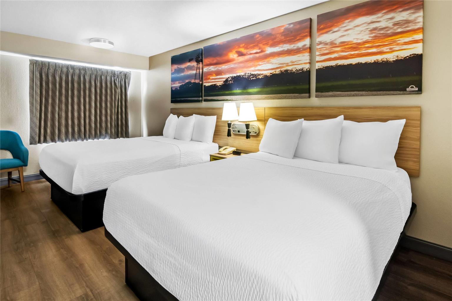 DAYS INN SUITES DESOTO-guestroom-Guest Room,On-Site,Double Room.jpg
