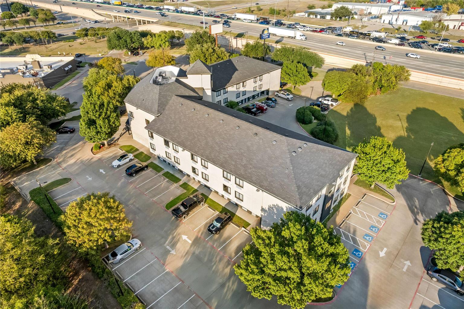 Days Inn & Suites DeSoto