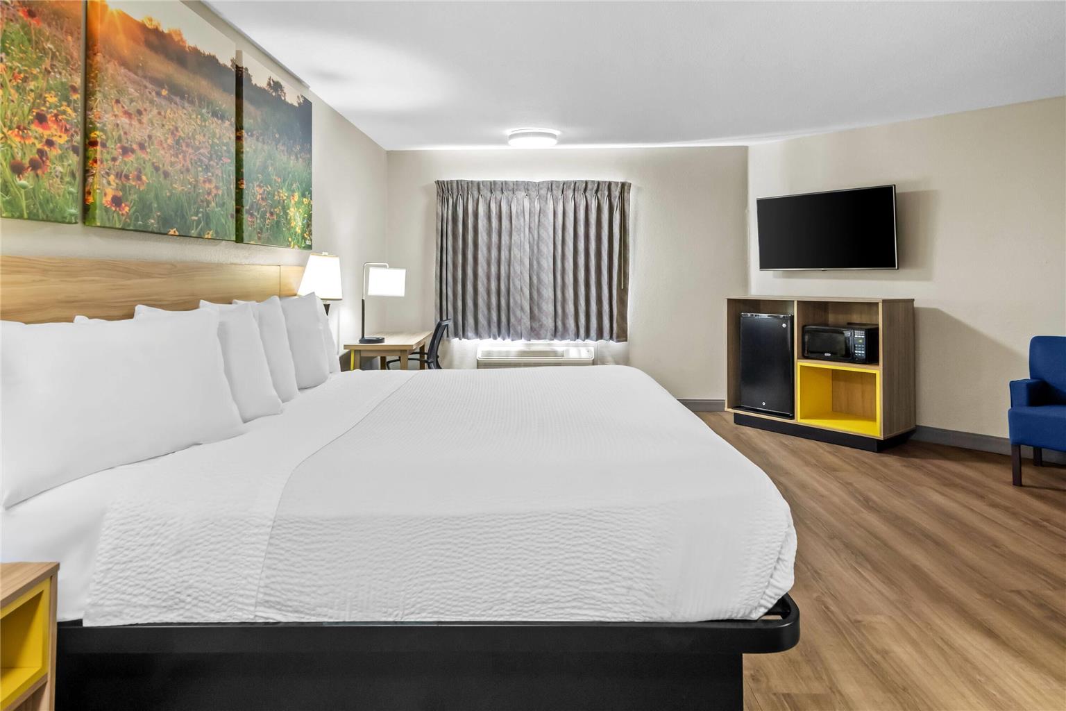 DAYS INN SUITES DESOTO-guestroom-Guest Room,Suite,On-Site.jpg