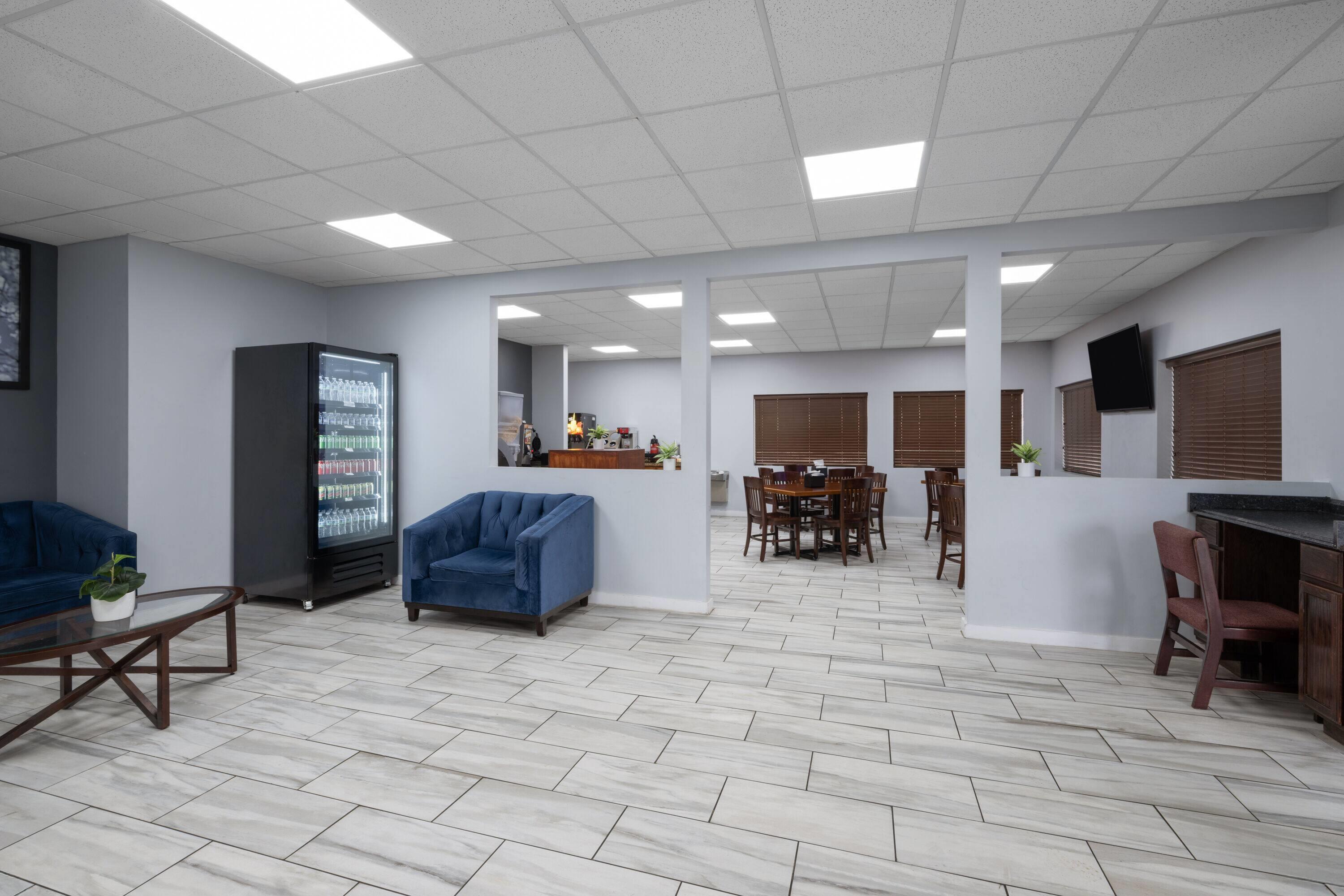 Lobby | Super 8 by Wyndham Macon West