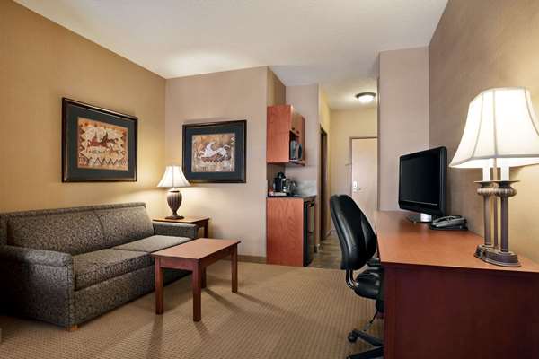 - Days Inn & Suites Strathmore
