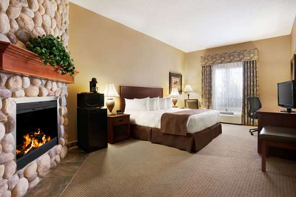  - Days Inn & Suites Strathmore