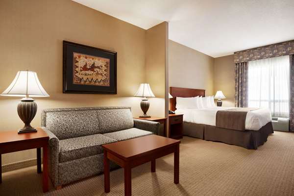  - Days Inn & Suites Strathmore