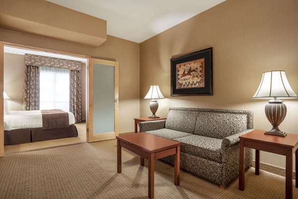Suite - Days Inn & Suites Strathmore