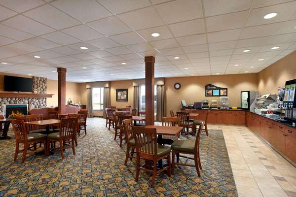 Restaurant - Days Inn & Suites Strathmore