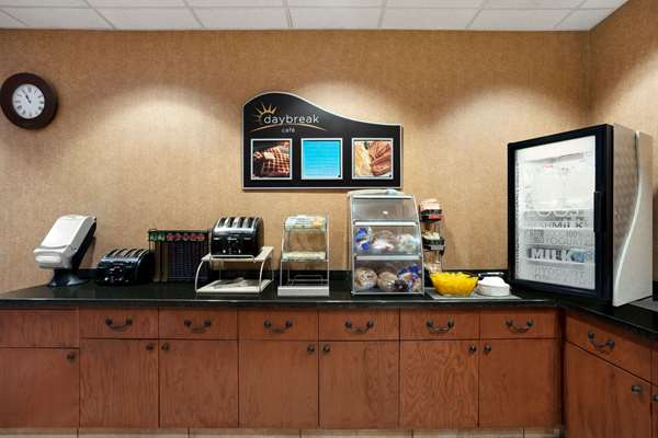 Restaurant - Days Inn & Suites Strathmore