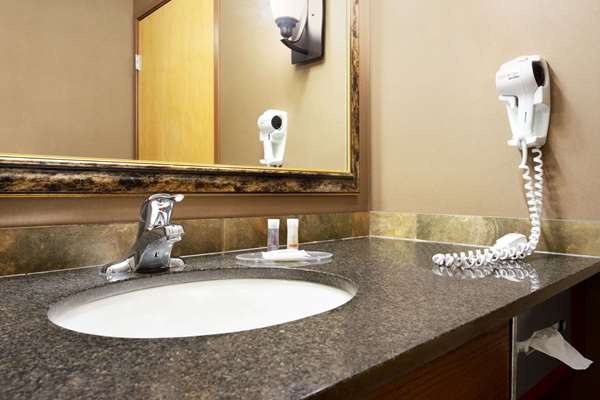  - Days Inn & Suites Strathmore