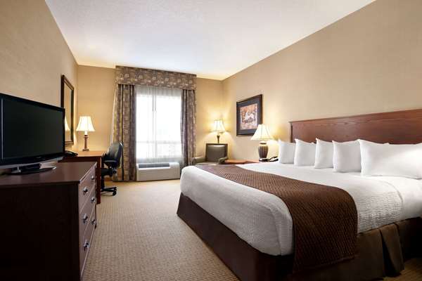  - Days Inn & Suites Strathmore