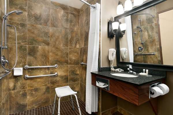  - Days Inn & Suites Strathmore