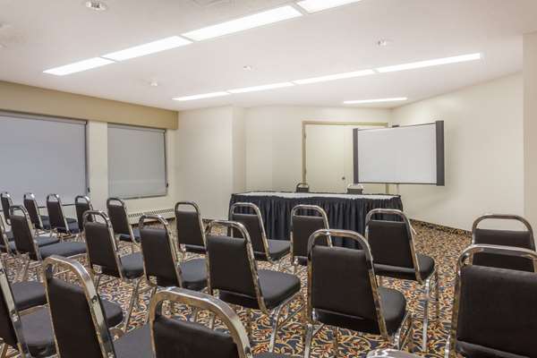  - Super 8 Hotel Sherwood Park