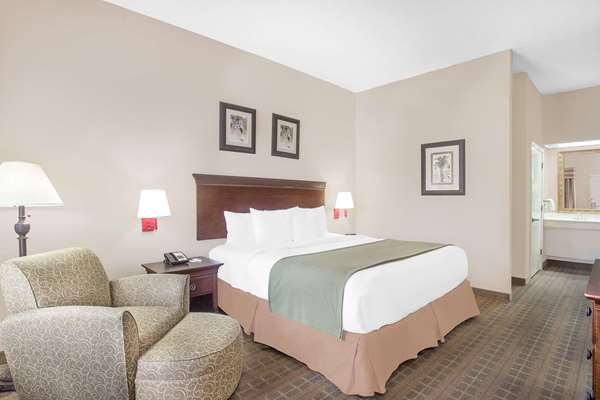  - Baymont Inn & Suites Crestview - I-10, Exit 56