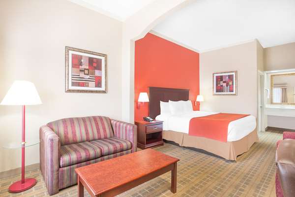  - Baymont Inn & Suites Crestview - I-10, Exit 56