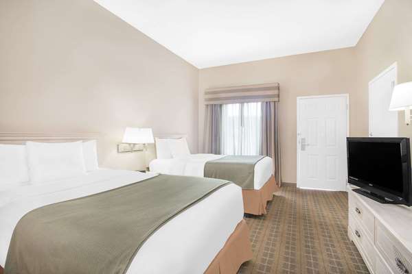  - Baymont Inn & Suites Crestview - I-10, Exit 56