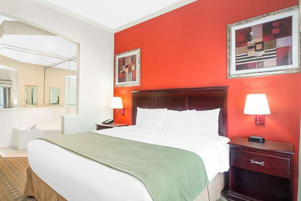 Suite - Baymont Inn & Suites Crestview - I-10, Exit 56