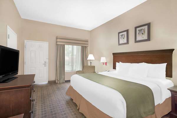  - Baymont Inn & Suites Crestview - I-10, Exit 56