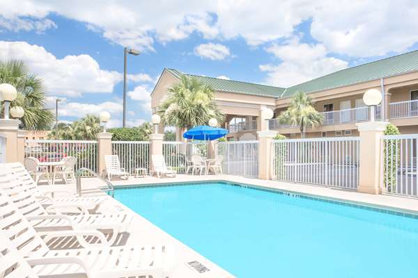 Pool - Baymont Inn & Suites Crestview - I-10, Exit 56
