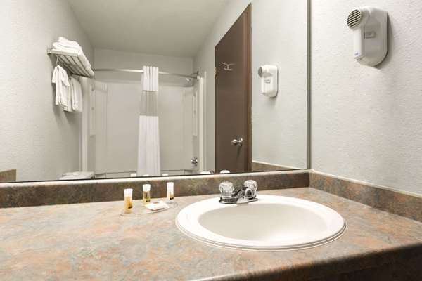  - Days Inn High Prairie
