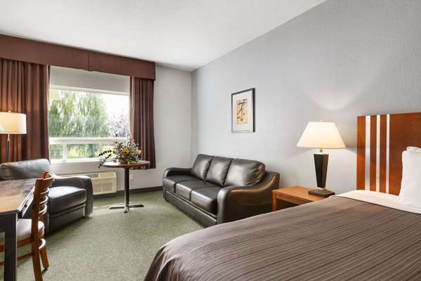 Suite - Days Inn High Prairie