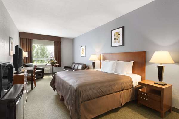 Suite - Days Inn High Prairie