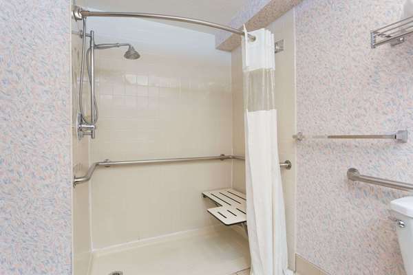  - Ramada Hotel Portland - I-205, Exit 20