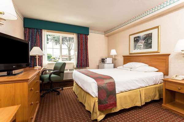  - Ramada Hotel Portland - I-205, Exit 20