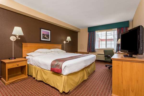  - Ramada Hotel Portland - I-205, Exit 20